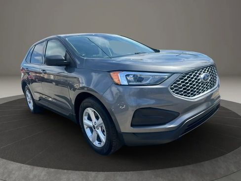 Used 2023 Ford Edge SE image 3