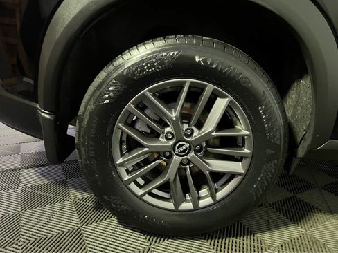 Used 2023 Nissan Rogue S AWD/4WD image 9