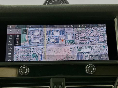 Certified 2024 Porsche Macan image 17