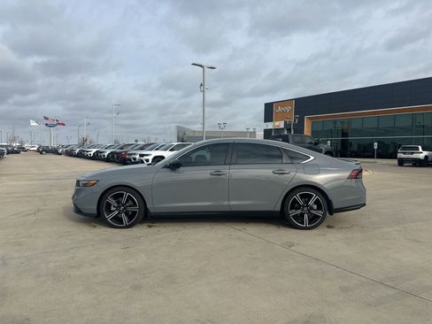 Used 2025 Honda Accord Sport image 2