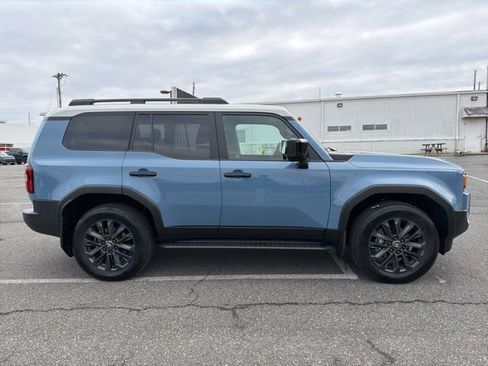 Used 2024 Toyota Land Cruiser image 10