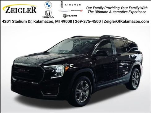 Used 2022 GMC Terrain SLE w/ Driver Convenience Package image 1