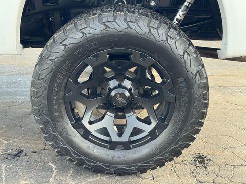 Used 2023 Ford F150 Lariat w/ Equipment Group 502A High image 6