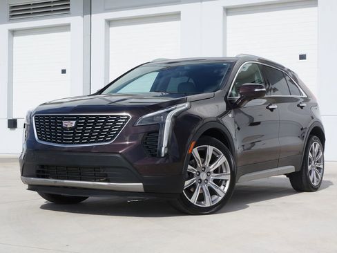 Used 2020 Cadillac XT4 Premium Luxury w/ Technology Package FWD image 4