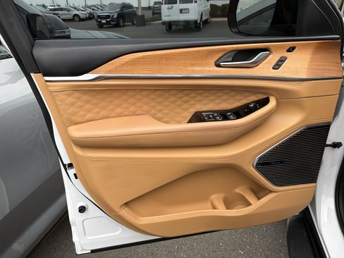 Used 2022 Jeep Grand Cherokee L Summit image 8