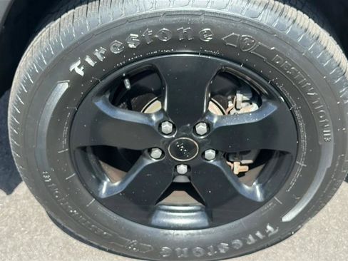 Used 2012 Jeep Grand Cherokee Laredo AWD/4WD image 13
