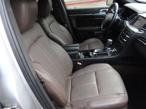 Used 2013 Lincoln MKS AWD image 23