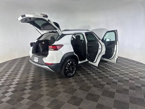 Used 2023 Chevrolet TrailBlazer LT FWD image 16