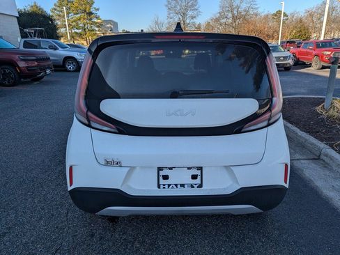 Used 2024 Kia Soul LX w/ Option Group 015 image 7