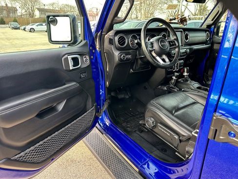 Used 2019 Jeep Wrangler Unlimited Sahara w/ Dual Top Group image 17