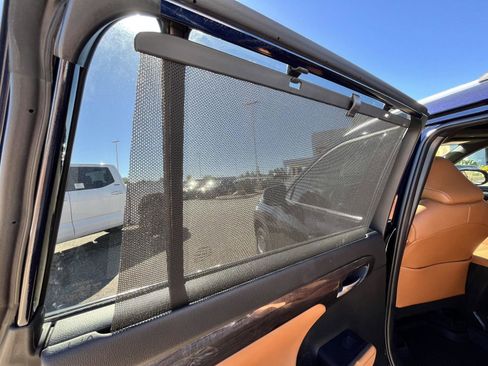 Used 2023 Toyota Highlander Platinum image 25