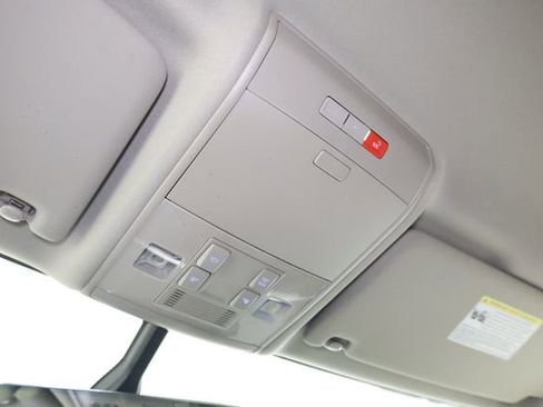 Used 2022 Volkswagen Atlas SE w/ Black Wheel Package image 26