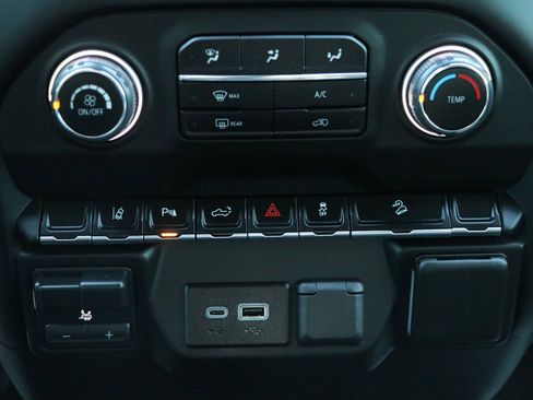 Used 2024 Chevrolet Silverado 2500 Custom w/ Custom Value Package image 22