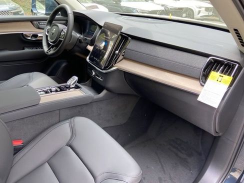 New 2026 Volvo XC90 B5 Plus AWD/4WD image 19