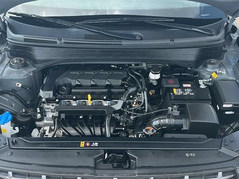 Used 2025 Hyundai Venue SEL FWD image 3