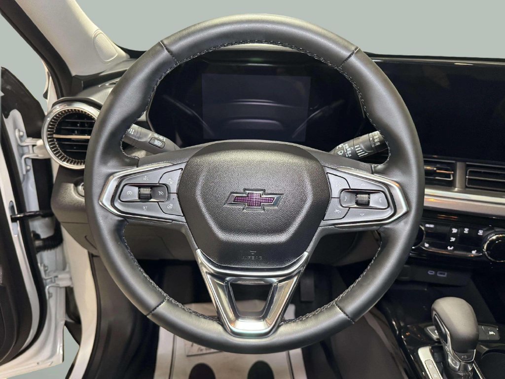 Used 2025 Chevrolet Trax ACTIV w/ Sunroof Package FWD image 21