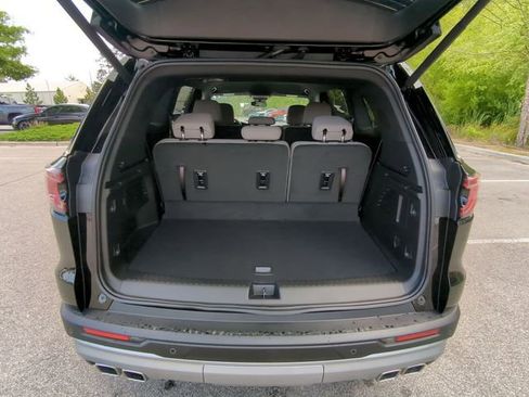 New 2025 GMC Acadia Elevation image 40