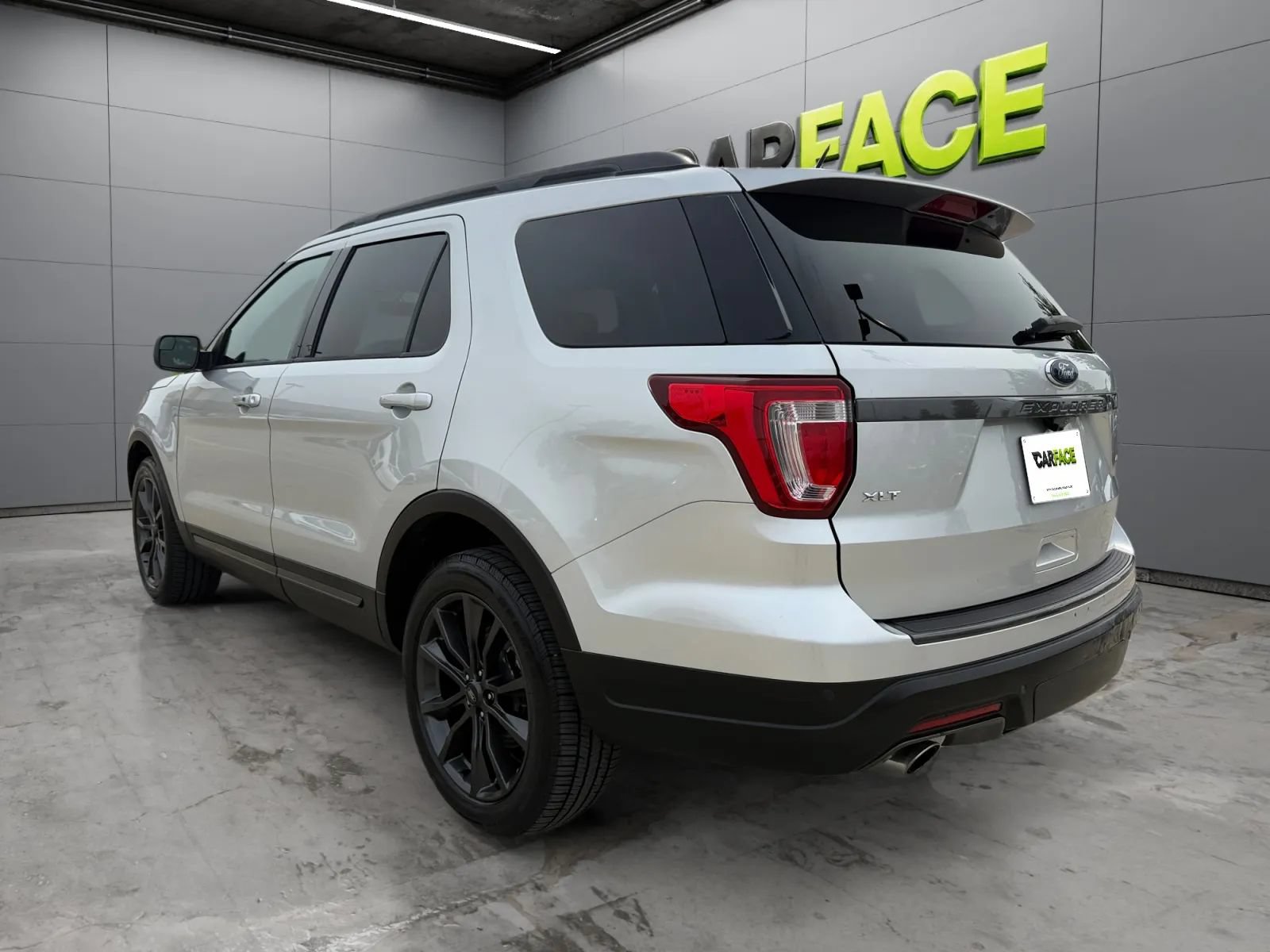 Used 2018 Ford Explorer XLT w/ Equipment Group 202A AWD/4WD image 9