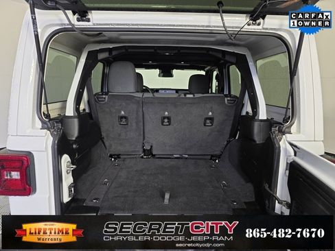 Used 2024 Jeep Wrangler Sahara image 28
