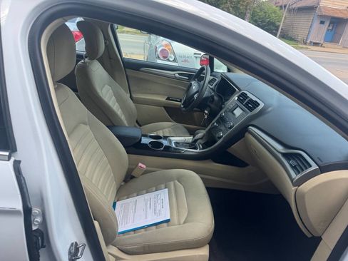 Used 2013 Ford Fusion SE FWD image 19