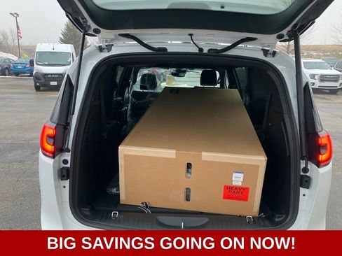 New 2026 Chrysler Pacifica Select image 26