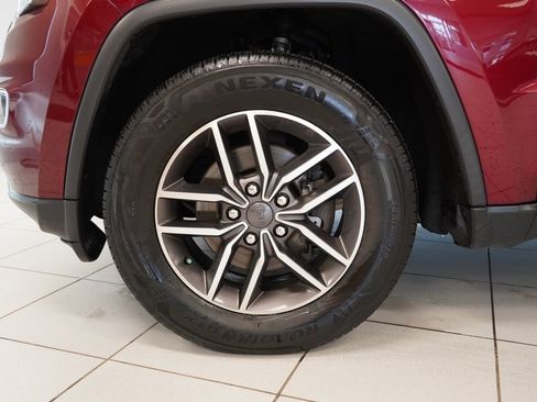 Used 2020 Jeep Grand Cherokee Limited w/ Premium Lighting Group image 17