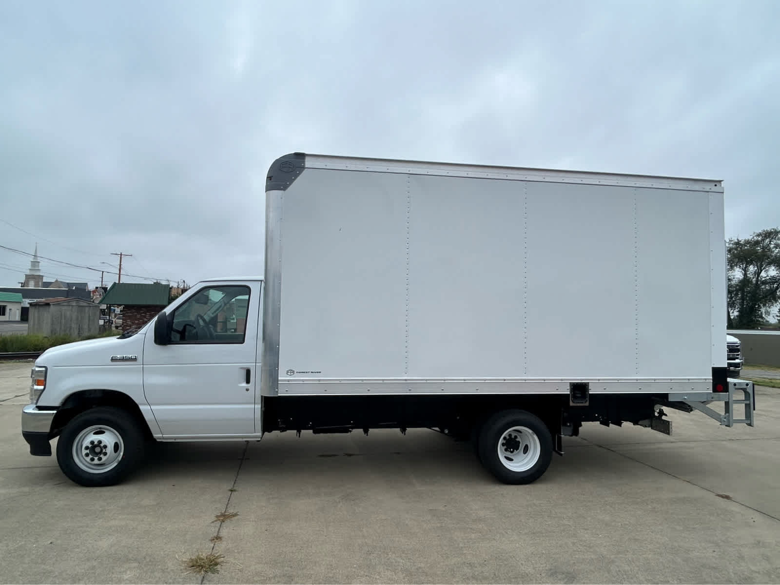 New 2027 Ford E-350 and Econoline 350 Super Duty w/ Power Equipment Group RWD image 2