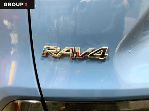 Used 2022 Toyota RAV4 SE w/ Convenience Package image 11