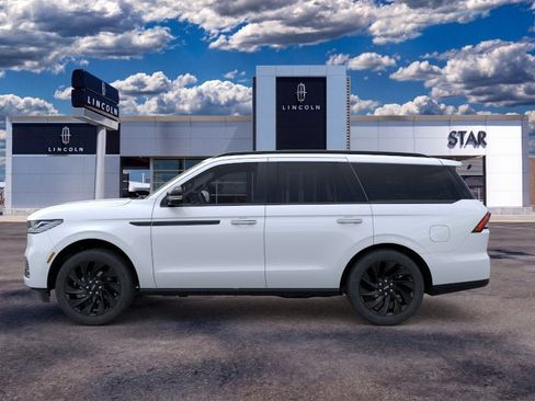Used 2026 Lincoln Navigator Reserve w/ Jet Appearance Package AWD/4WD image 3