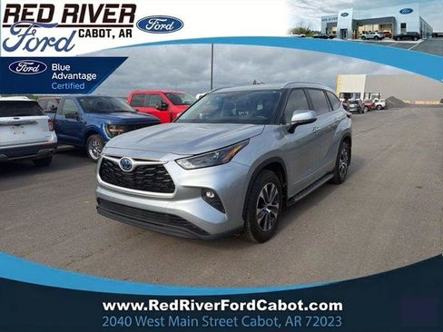 Used 2023 Toyota Highlander XLE FWD image 1