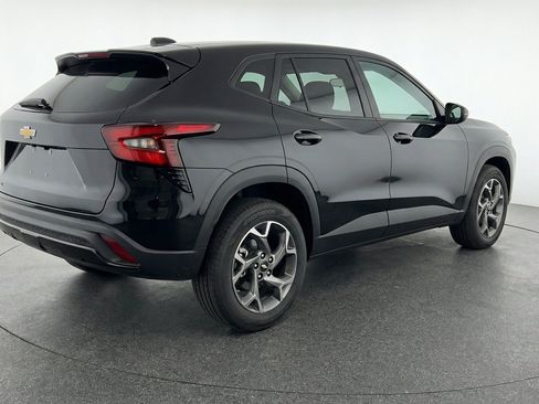 Used 2025 Chevrolet Trax LT w/ LT Convenience Package FWD image 9
