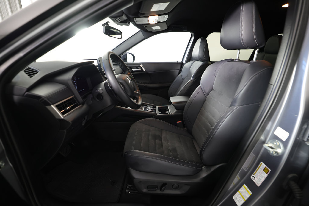 Used 2024 Mitsubishi Outlander SE Black Edition FWD image 18