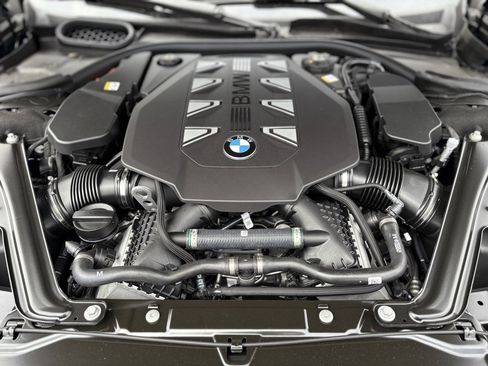 Used 2025 BMW 760i xDrive w/ Luxury Rear Seating Package image 26