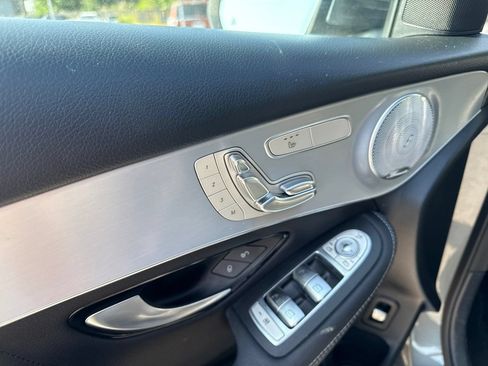 Used 2019 Mercedes-Benz GLC 300 4MATIC image 21
