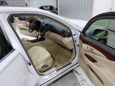 Used 2012 Lexus LS 460 w/ Comfort Pkg RWD image 11