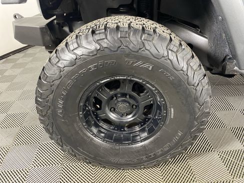 Used 2015 Jeep Wrangler Unlimited Sport image 8