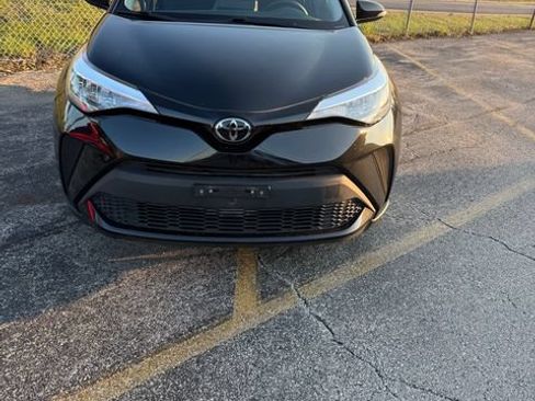 Used 2021 Toyota C-HR LE FWD image 11