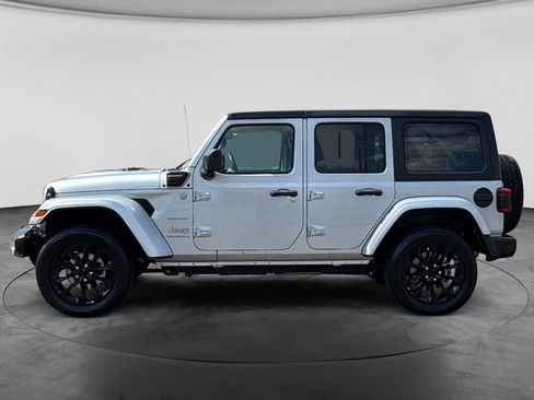 Used 2023 Jeep Wrangler Unlimited Sahara AWD/4WD image 5