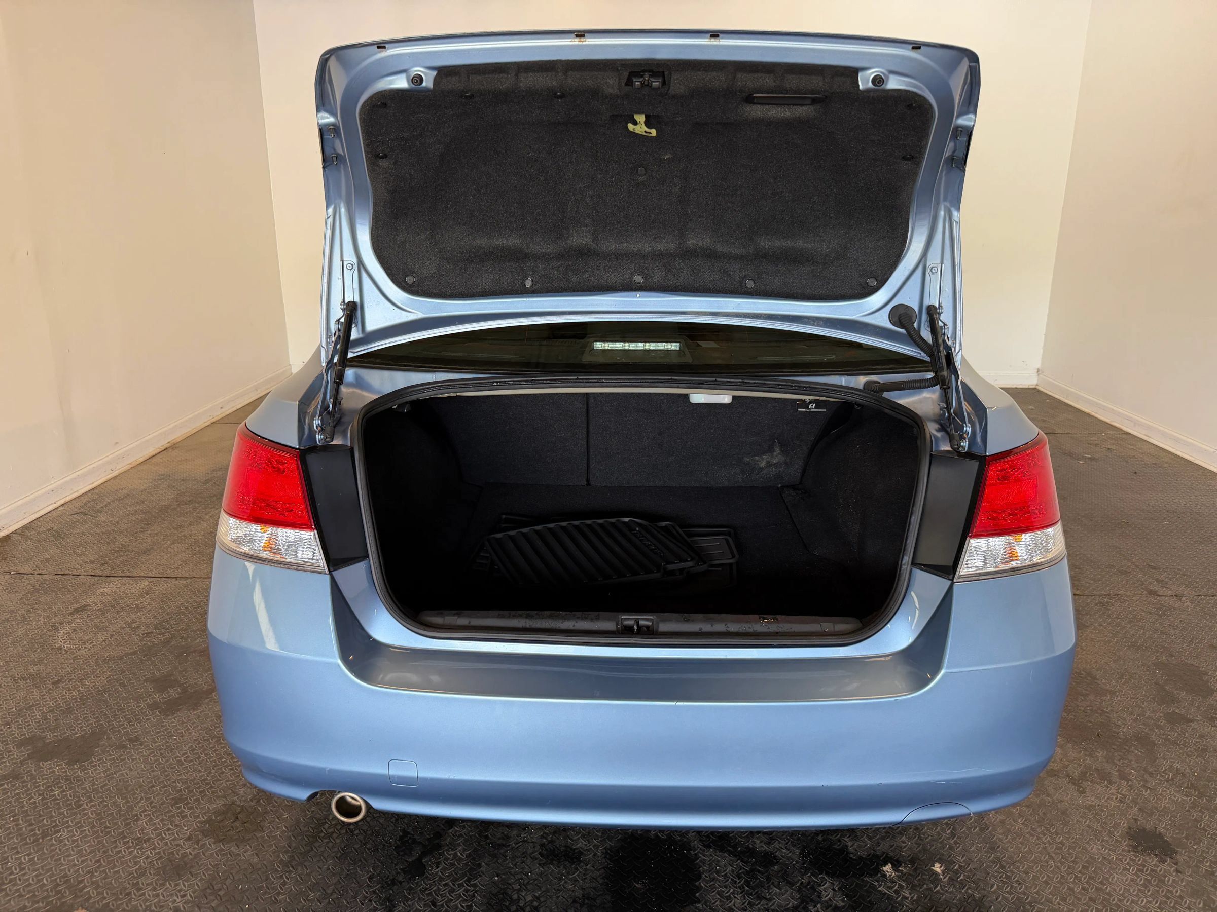 Used 2012 Subaru Legacy 2.5i Premium AWD/4WD image 36