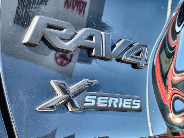 Used 2025 Toyota RAV4 XLE FWD image 43