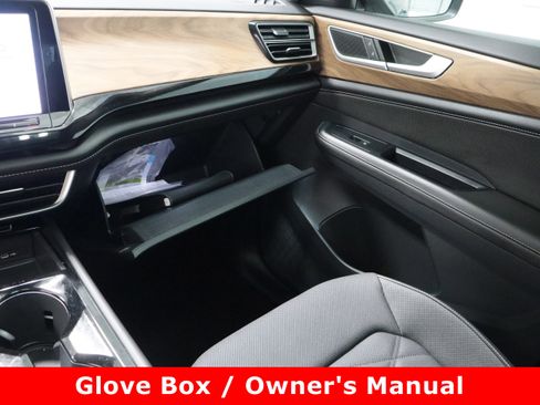 Used 2024 Volkswagen Atlas SE image 24