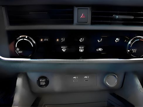 Used 2025 Nissan Rogue S FWD image 11