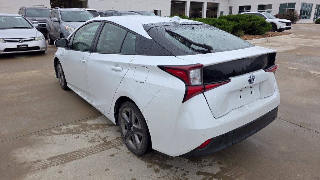 Used 2022 Toyota Prius L Eco FWD image 3