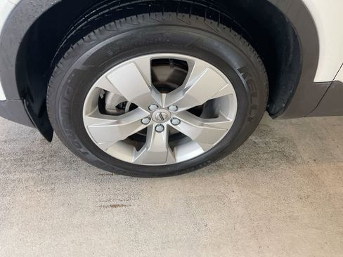 Used 2022 Volvo XC40 T5 Momentum image 10