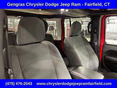Used 2024 Jeep Wrangler Unlimited w/ Convenience Group AWD/4WD image 14