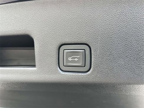 Used 2024 GMC Acadia Denali w/ Super Cruise Package image 13