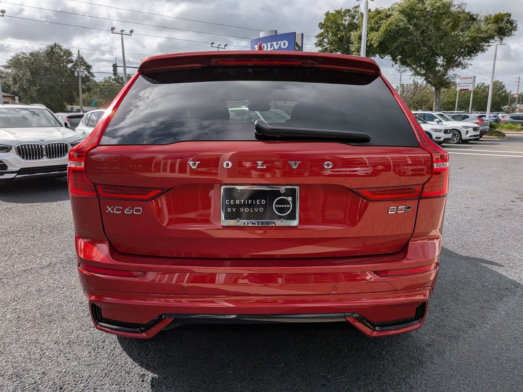 Certified 2024 Volvo XC60 B5 Plus AWD/4WD image 7