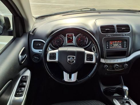 Used 2020 Dodge Journey SE w/ SE Popular Equipment Group image 16