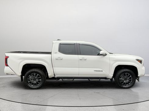 Used 2025 Toyota Tacoma SR5 AWD/4WD image 6