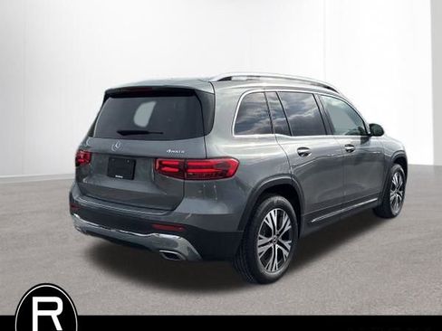 Used 2025 Mercedes-Benz GLB 250 4MATIC image 4